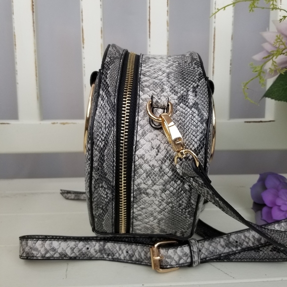 (White and Snakeskin print) circle, round purses - Picture 6 of 8